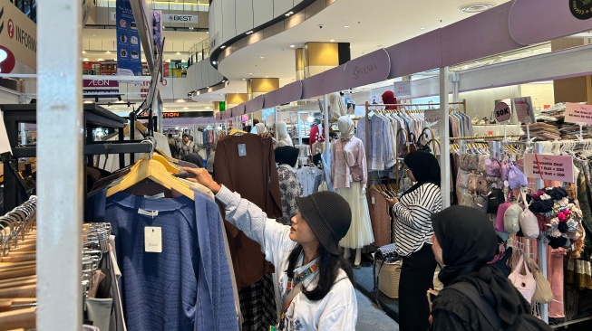 Mal Ramai Tapi Toko Sepi! Fenomena Rojali-Rohana Pertanda Bahaya Ekonomi?